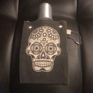 Adorable skull flask brand new 💀😍